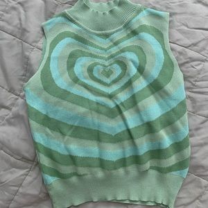 Green mock neck heart sleeveless top size small